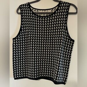 Very cute black & cream checkered print knit top